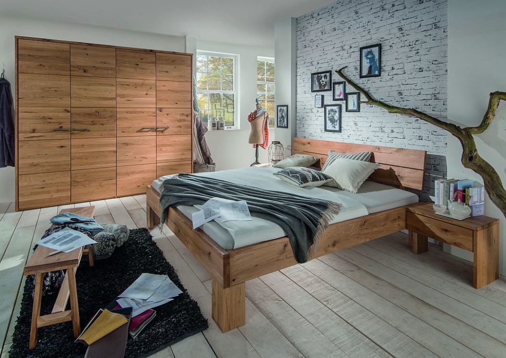 rustikale schlafzimmer aus wildeiche massivholz natuerlich geoelt