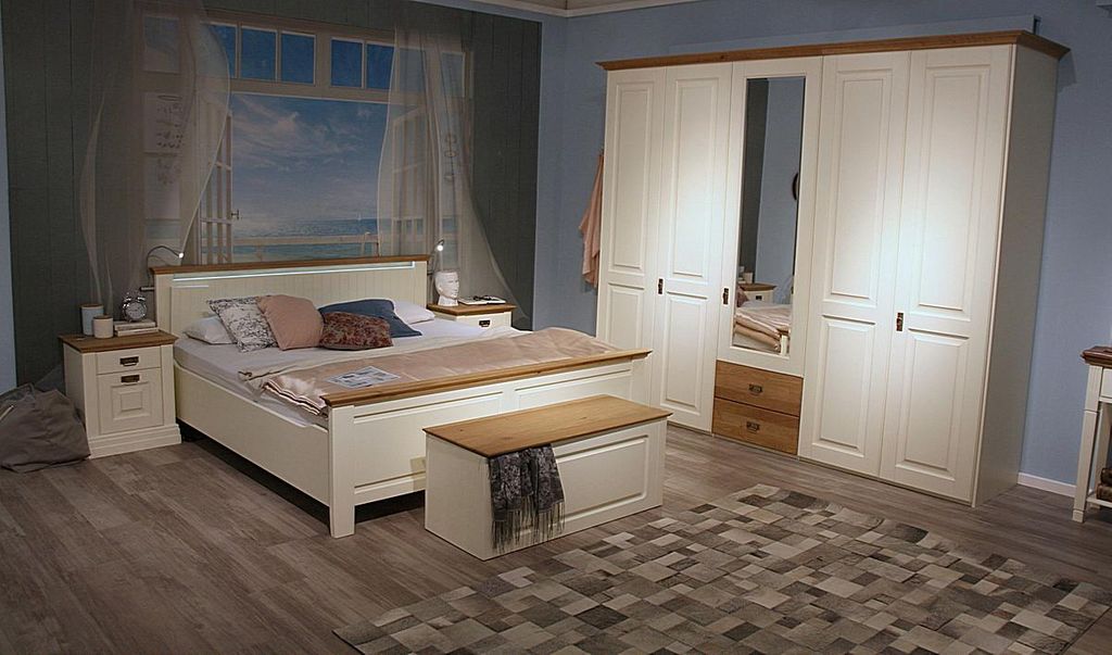Massivholz Schlafzimmer 5 teilig - Landhausstil  Kleiderschrank - Doppelbett - Nachtkommoden - Wäschetruhe